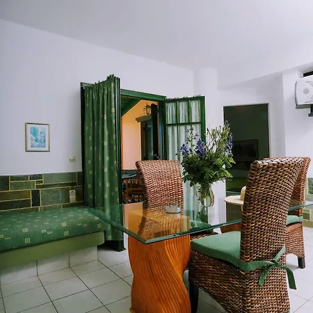 Aquarius Exclusive - Breakfast And Meal Included Aparthotel