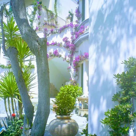 Aquarius Exclusive - Breakfast And Meal Included Aparthotel 3*