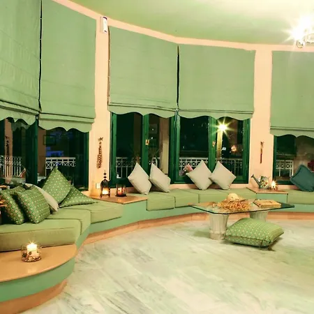 Aquarius Exclusive - Breakfast And Meal Included Aparthotel